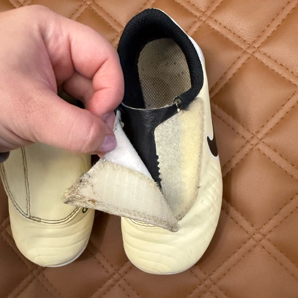 Nike Toddler Soccer Cleats size 9 - Picture 6 of 9
